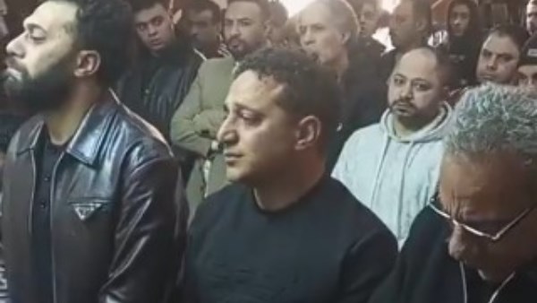 رضا البحراوي من جنازة والدته