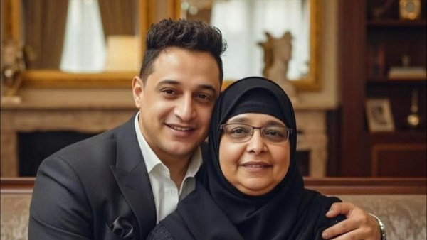 رضا البحراوي ووالدته الراحلة