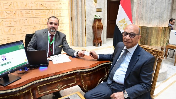 النواب الجدد يتسلمون كارنيه عضوية مجلس النواب