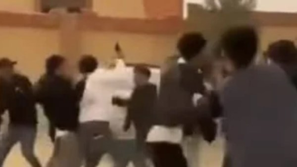 فحص فيديو لمشاجرة بين طلاب أمام مدرسة بمدينة 6 أكتوبر