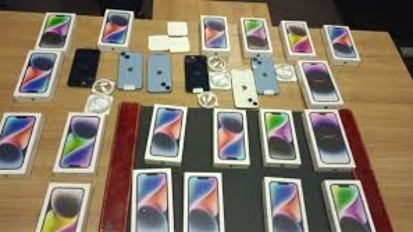 إحباط محاولة تهريب هواتف آيفون 17 برو ماكس بمطار الأقصر الدولي