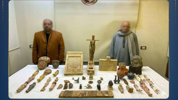 ضبط شخصين بحوزتهما 53 قطعة أثرية تعود لعصر الدولة المصرية القديمة