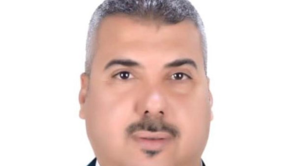 النائب عبد اللطيف الشيخ يطالب بإعفاء هاتفين محمولين للعائدين من الخارج من الرسوم مرة سنويًا