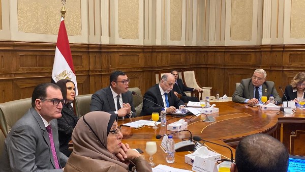قال المهندس شريف الشربيني، وزير الإسكان والمرافق والمجتمعات العمرانية، إن هناك تكاملًا واضحًا بين السلطتين