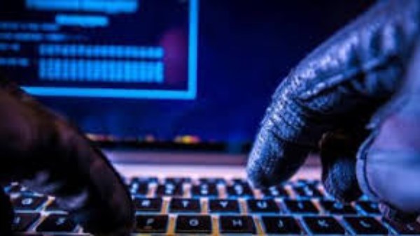 ارتكبوا 11 واقعة.. كيف استغل متهمان بالنصب الإلكتروني المواطنين لسرقة بياناتهم