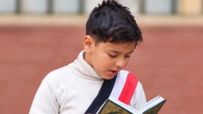 الطالب ادم 