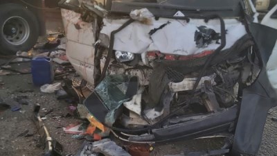 مصرع 6 عمال من سنورس وإصابة 9 في تصادم ميكروباص ونقل بالطريق الأوسطي