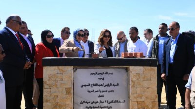 وزيرة التنمية المحلية ومحافظ الوادي الجديد تضعان حجر أساس للمجمع الرائد لصناعات التمور بواحة الشوربجي