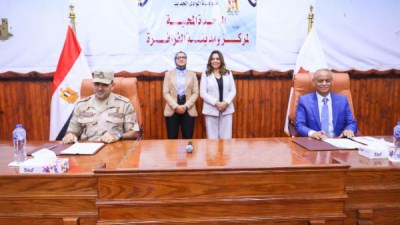 وزيرة التنمية المحلية ومحافظ الوادي الجديد تشهدان توقيع محاضر استلام وتشغيل مشروعات الصرف الصحي 
