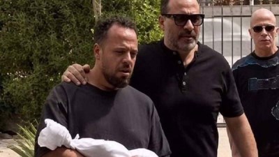 أحمد ماجد المصري في جنازة طفله 