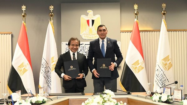 وزير الشباب والرياضة وحديد عز يوقعان بروتوكولًا