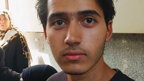 شقيق الطالب ادم 