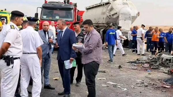 بالتفاصيل الميدانية.. اللواء أشرف عبد الموجود يتفقد موقع حادث الطريق الصحراوي الغربي