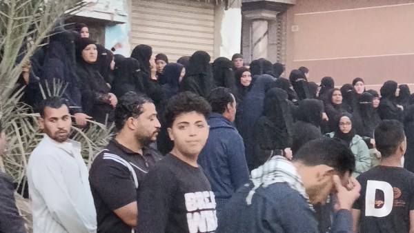 8 نعوش في جنازة مهيبة.. تشييع ضحايا حادث الأوسطي بالفيوم