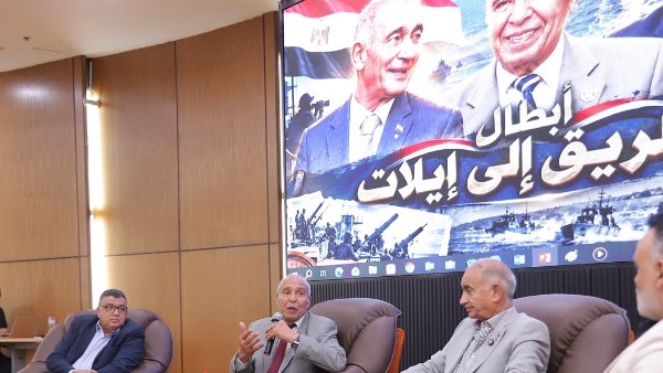جامعة  السويس وأسرة «طلاب من أجل مصر» تنظمان ندوة «أبطال الطريق إلى إيلات» بأكاديمية النصر للبترول