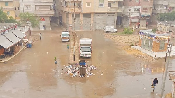 سقوط الأمطار في البحيرة 