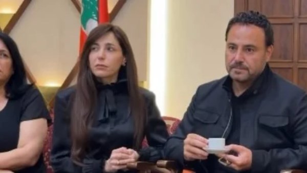 عبير نعمة في جنازة والدها