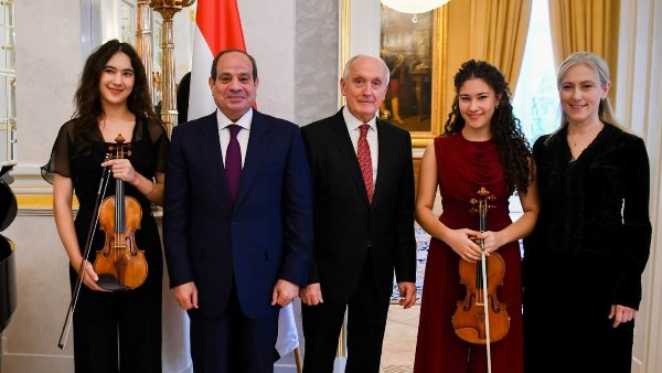 لنات الموسيقار احمد ابوزهرة بجوار الرئيس عبد الفتاح السيسي 