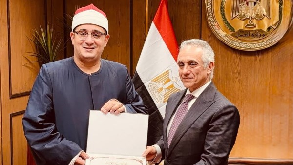 القارئ الشيخ محمود الشحات أنور