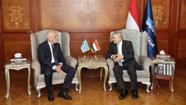 الفريق أسامة ربيع، رئيس هيئة قناة السويس، مع نيكولاس باباجورجيو، السفير اليوناني بالقاهرة