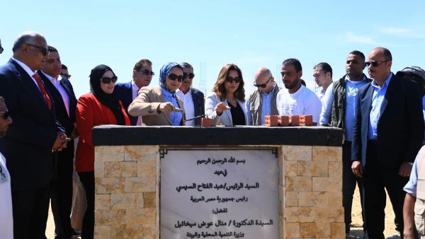 وزيرة التنمية المحلية ومحافظ الوادي الجديد تضعان حجر أساس للمجمع الرائد لصناعات التمور بواحة الشوربجي