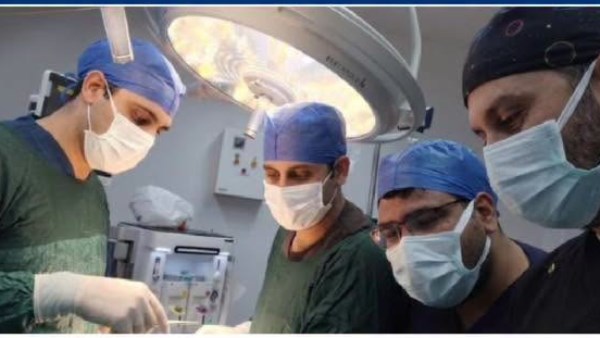 الفريق الطبي بمستشفي  المقطم للتأمين الصحي