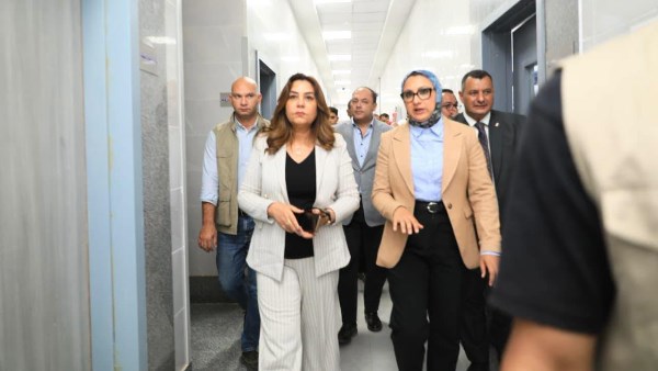 وزيرة التنمية المحلية ومحافظ الوادي الجديد تتفقدان وحدة طب الأسرة بقرية النهضة