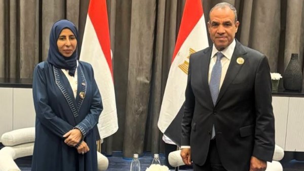 وزير الخارجية يلتقي نظيرته اليمنية