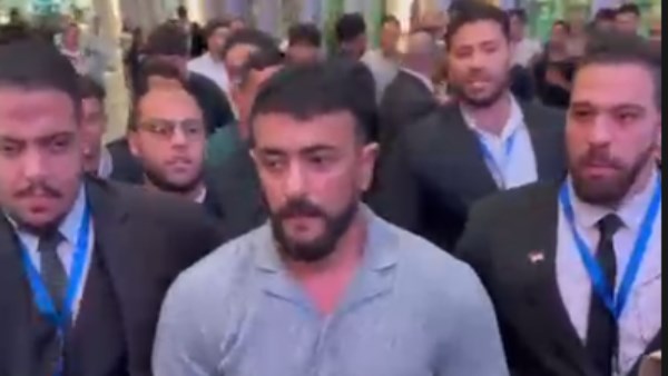 أحمد العوضي في  العرض الخاص لفيلم «مطلوب عائليًا»