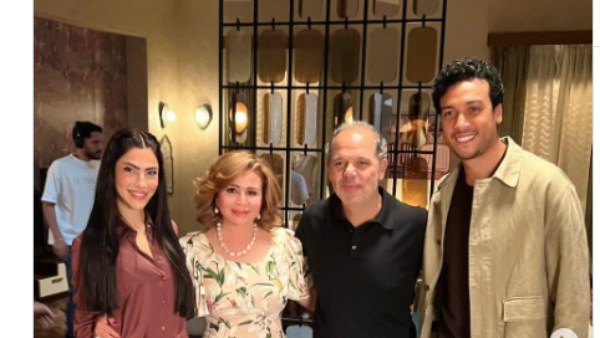إلهام شاهين مع فريق عمل فيلم فيلم معاد عشا 