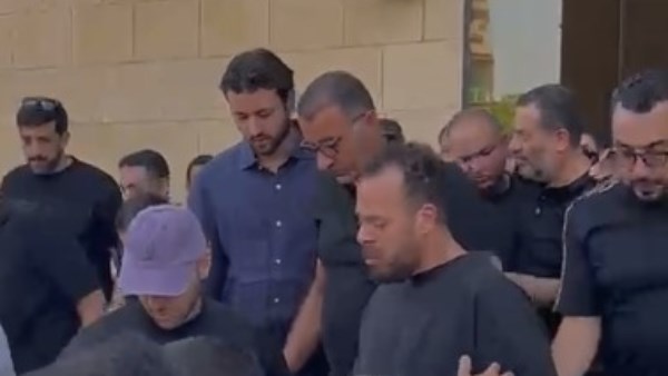  نجل ماجد المصري في جنازة طفله 