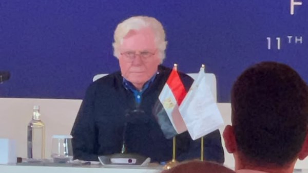  حسين فهمي خلال المؤتمر الصحفي لمهرجان القاهرة السينمائي الدولي 