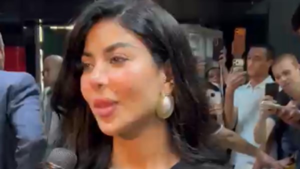 كارولين عزمي 