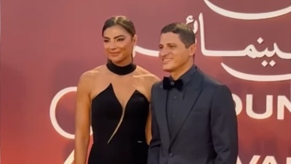 عمرو منسي وزوجته