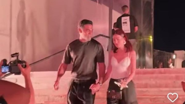 محمد علاء وزوجته في حفل عمرو دياب بالجونة