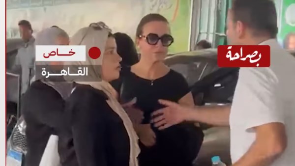 ريهام عبدالغفور في جنازة زوج شقيقها