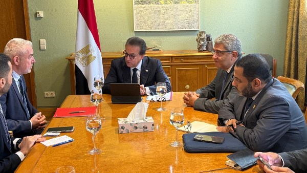 وزير الصحة والسكان 