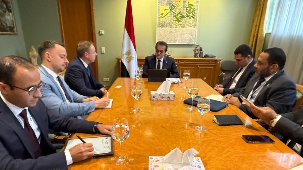 وزير الصحة والسكان 
