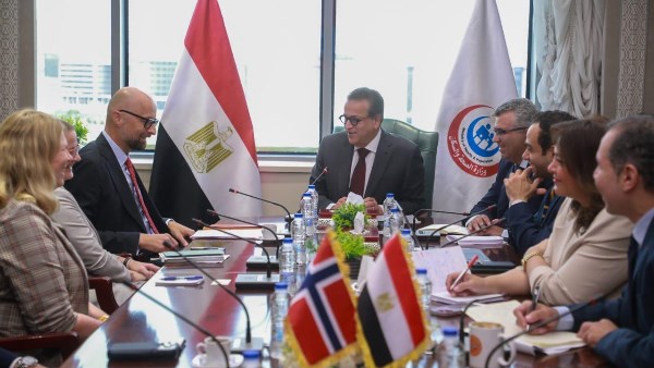 وزير الصحة والسكان 