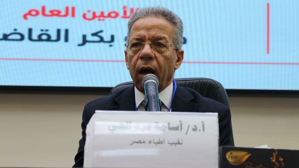 نقيب الأطباء