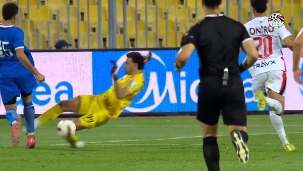  تدخل محمد عواد على لاعب بترول أسيوط 