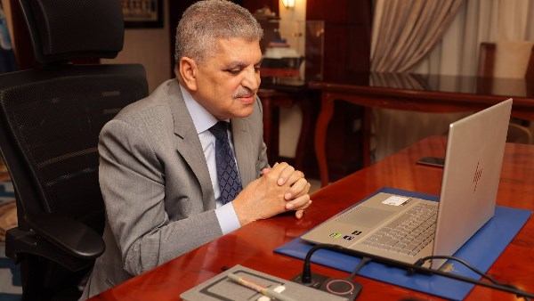 رئيس هيئة قناة السويس