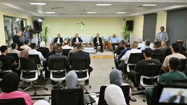  حوار مفتوح عقده رئيس الوزراء