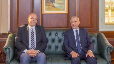 محافظ الإسكندرية يستقبل رئيس الأكاديمية العربية للعلوم والتكنولوجيا والنقل البحري بديوان عام المحافظة