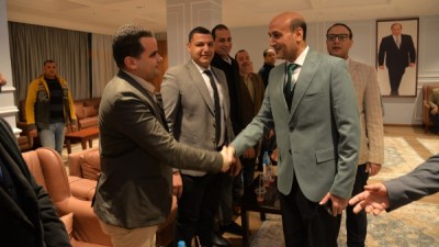 محافظ أسيوط والصحفي "أمير عرفة" مراسل موقع بصراحة