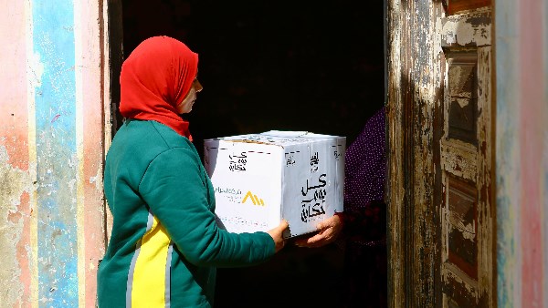 «صناع الخير» تبدأ توزيع «كراتين رمضان» 