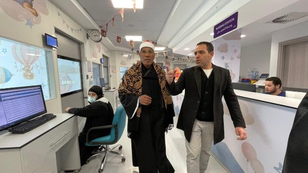 الشيخ عبد الفتاح الطاروطي في مستشفى الناس