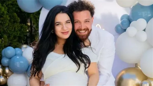 زوجة الفنان محمود حجازي تتهمه بالتهرّب من مسؤوليات طفله وإقحامه في معركة السوشيال