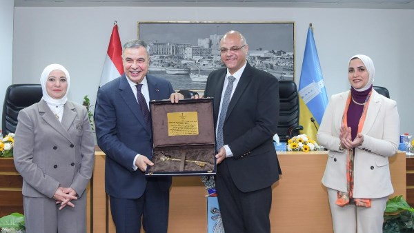 محافظ الإسكندرية يكرّم الفريق أحمد خالد في مشهد وفاء رسمي بديوان عام المحافظة