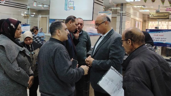 جانب من جولة المحافظ 